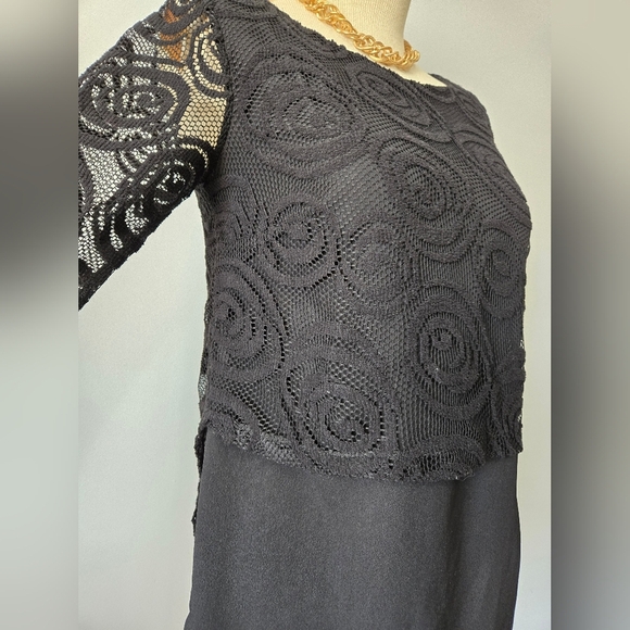 WAGGON PARIS lightweight Lace Overlay Hi-Lo Top. Size Small - Picture 4 of 14